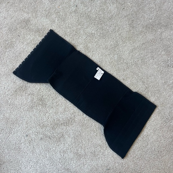 Leather corset waist trainer 🖤 - Picture 5 of 7